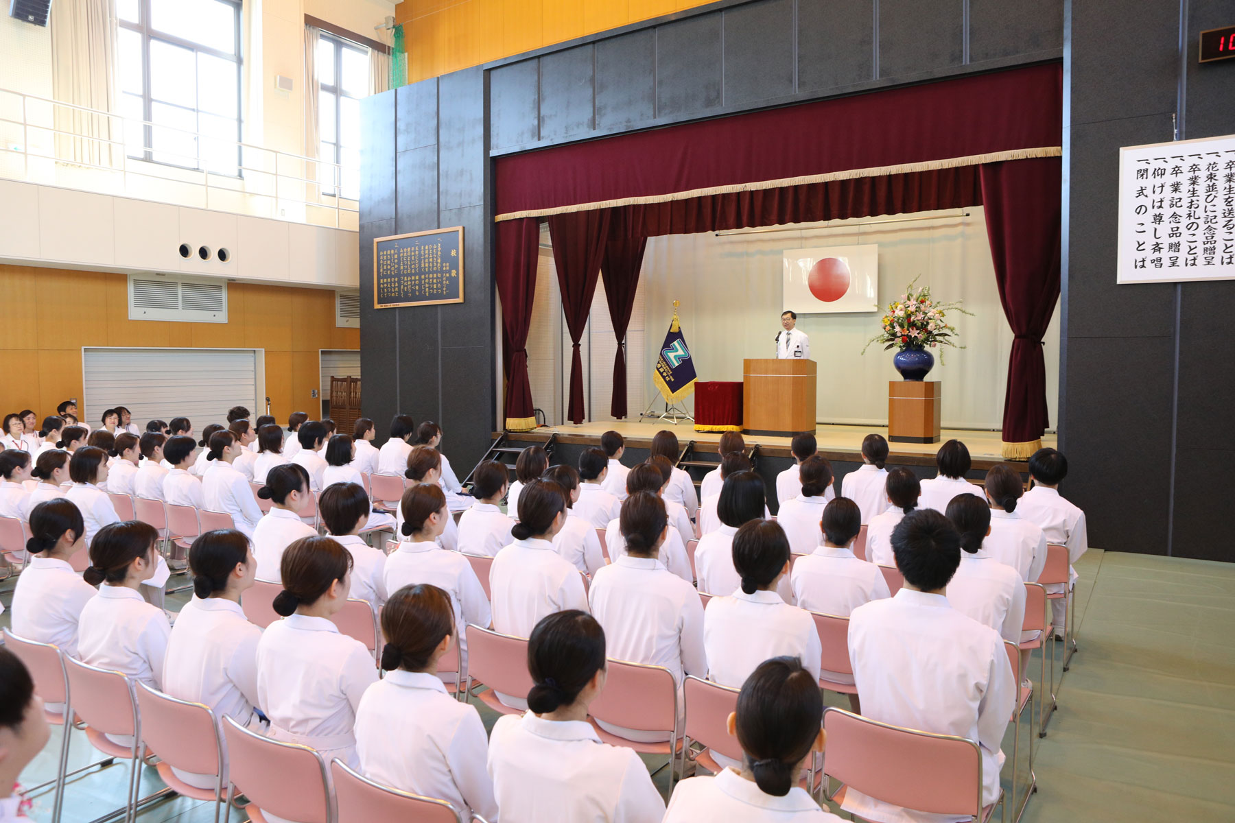 卒業式学生